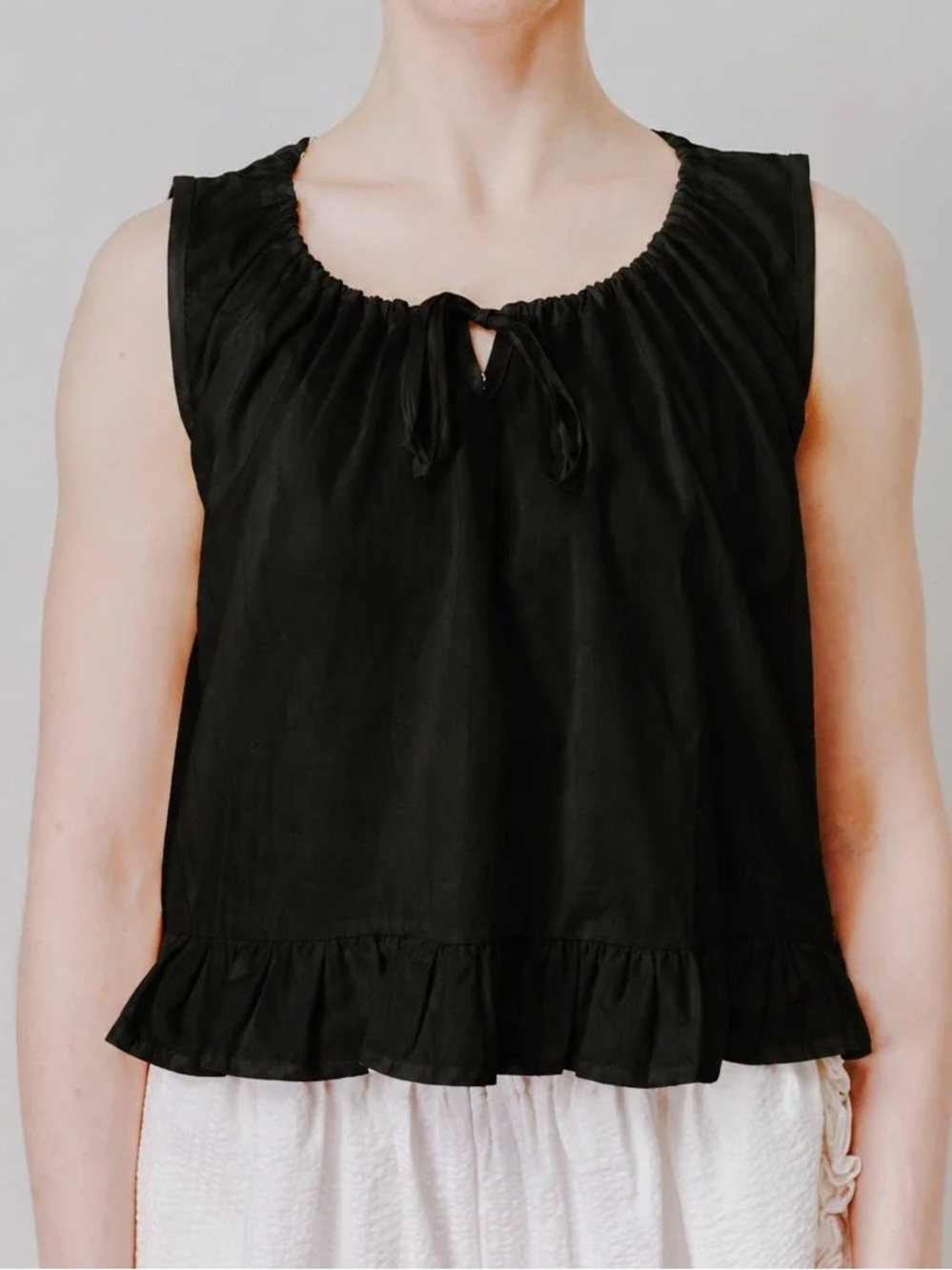 Et Tigre Gari Top Sleeveless Black Ruffle Hem Top with Tie Neck S EUC